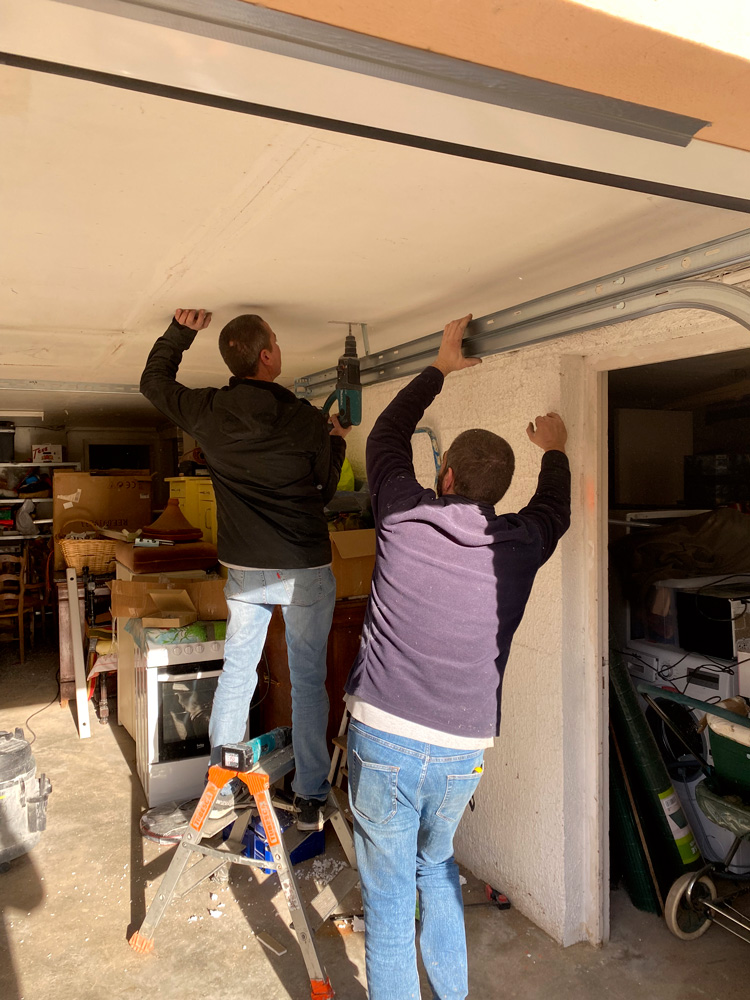 equipe porte de garage sectionnelle motorisee a toucy 89